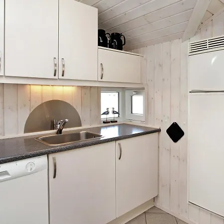 Holiday home Three-bedroom Holiday In Henne 3