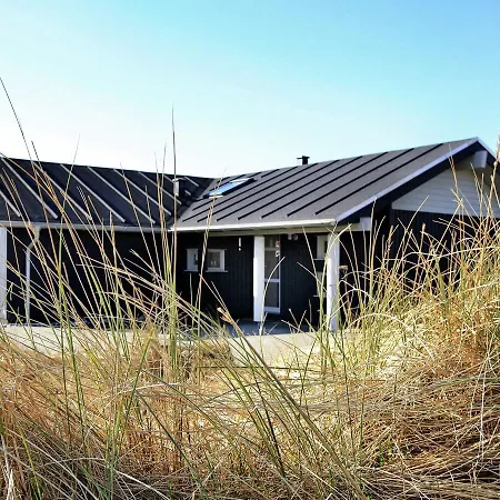 Holiday home Three-bedroom Holiday In Henne 3