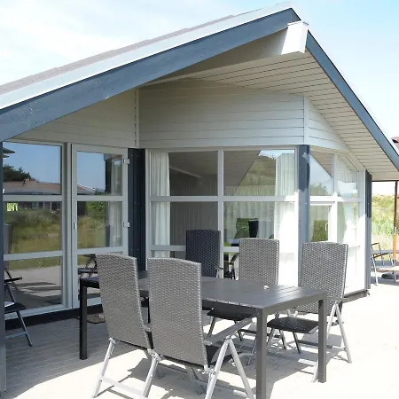 Holiday home Three-bedroom Holiday In Henne 3