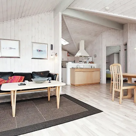 Holiday home Three-bedroom Holiday In Henne 3 *